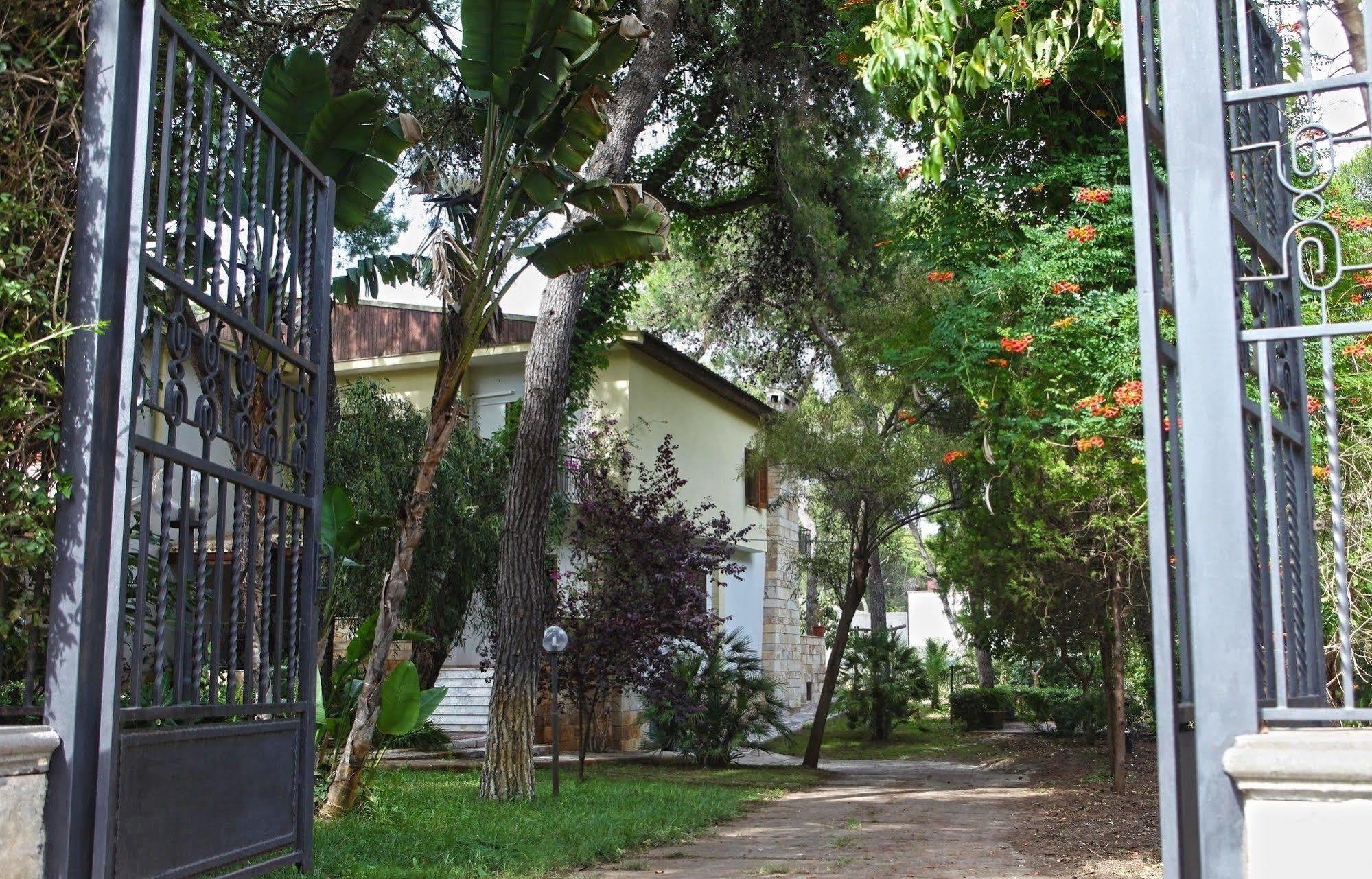 B&B Viale Dei Pini Castellaneta Marina Eksteriør billede